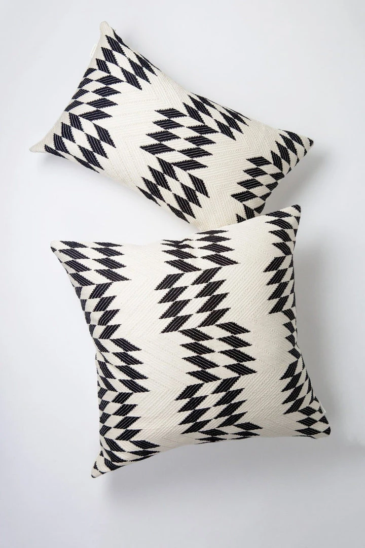 Archive New York Almolonga Lumbar Pillow - White Quilt Archive New York Almolonga Lumbar Pillow - White Quilt