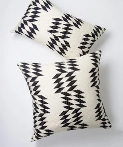 Archive New York Home Goods Almolonga Throw Pillow - White Quilt