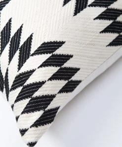 Archive New York Home Goods Almolonga Throw Pillow - White Quilt