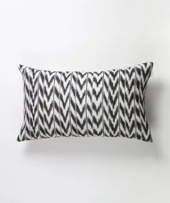 Archive New York Toto Ikat Lumbar Pillow - Black + White 10 Archive New York Toto Ikat Lumbar Pillow - Black + White