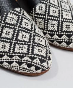 Darzah Black Tatreez Flat D'orsay