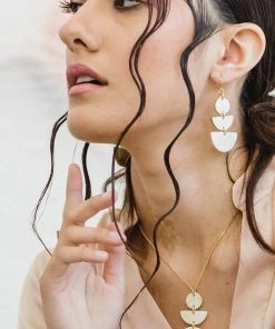 Hathorway BIPOC Owned Vui Mung Geometrical Buffalo Horn Pendant Necklace