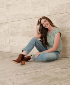 Nisolo Heeled Chelsea Boot - Brandy Shoes