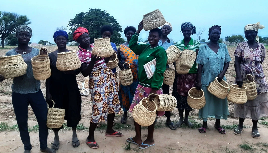 KAZI Home Goods Lace Hurricane Basket Vase KAZI Home Goods Lace Hurricane Basket Vase