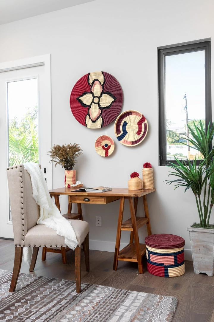 KAZI Home Goods Amelia Burgundy Plate II 2 KAZI Home Goods Amelia Burgundy Plate II