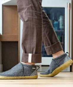 Kyrgies Men's Tengries Walkabout Wool Slippers