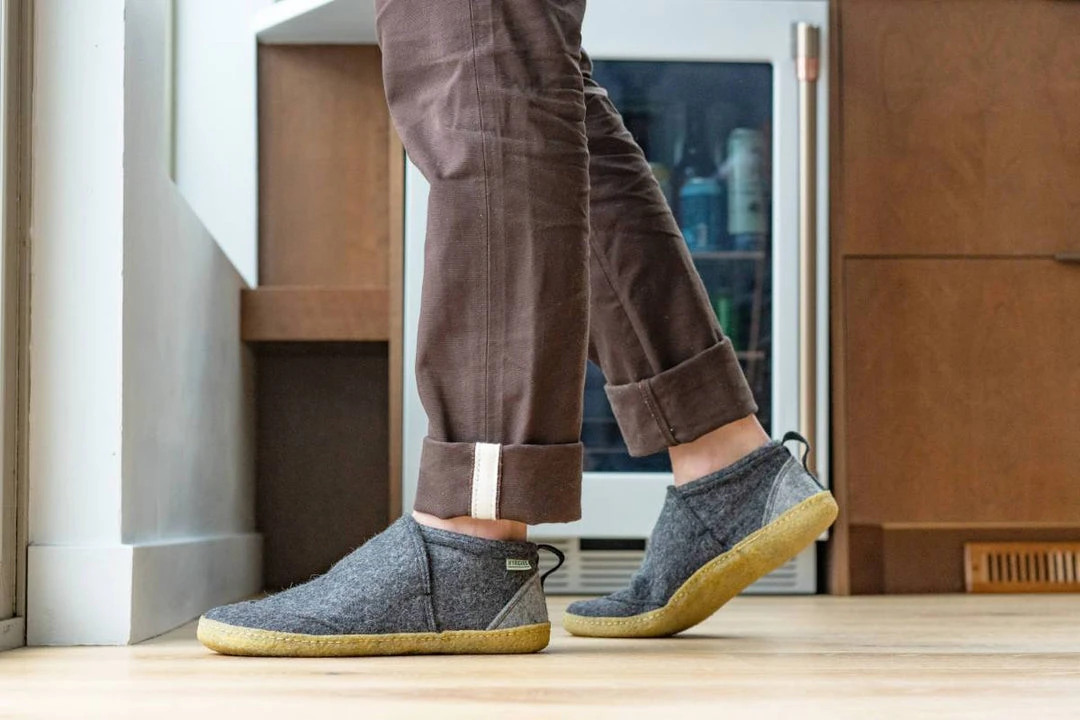 Kyrgies Men's Tengries Walkabout Wool Slippers 2 Kyrgies Men's Tengries Walkabout Wool Slippers