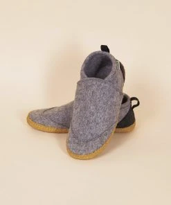 Kyrgies Men's Tengries Walkabout Wool Slippers 12 Kyrgies Men's Tengries Walkabout Wool Slippers