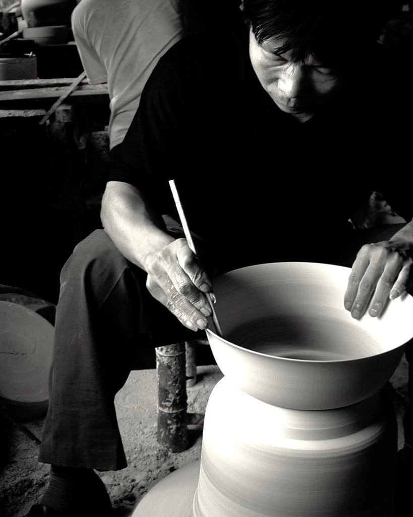 Middle Kingdom Planters + Vases Porcelain Bulb Pan 5 Middle Kingdom Planters + Vases Porcelain Bulb Pan