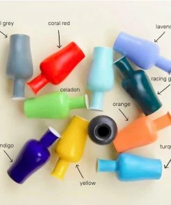 Middle Kingdom Glossy Mini Porcelain Vase 3