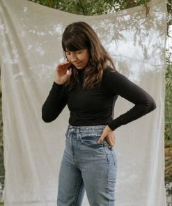 Mien Sol Mock Neck Long Sleeve Top