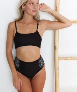 Wolven Reversible Ruched Recycled Swimsuit Top - Luna