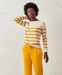 WVN Isle Crew Sweater Clothing